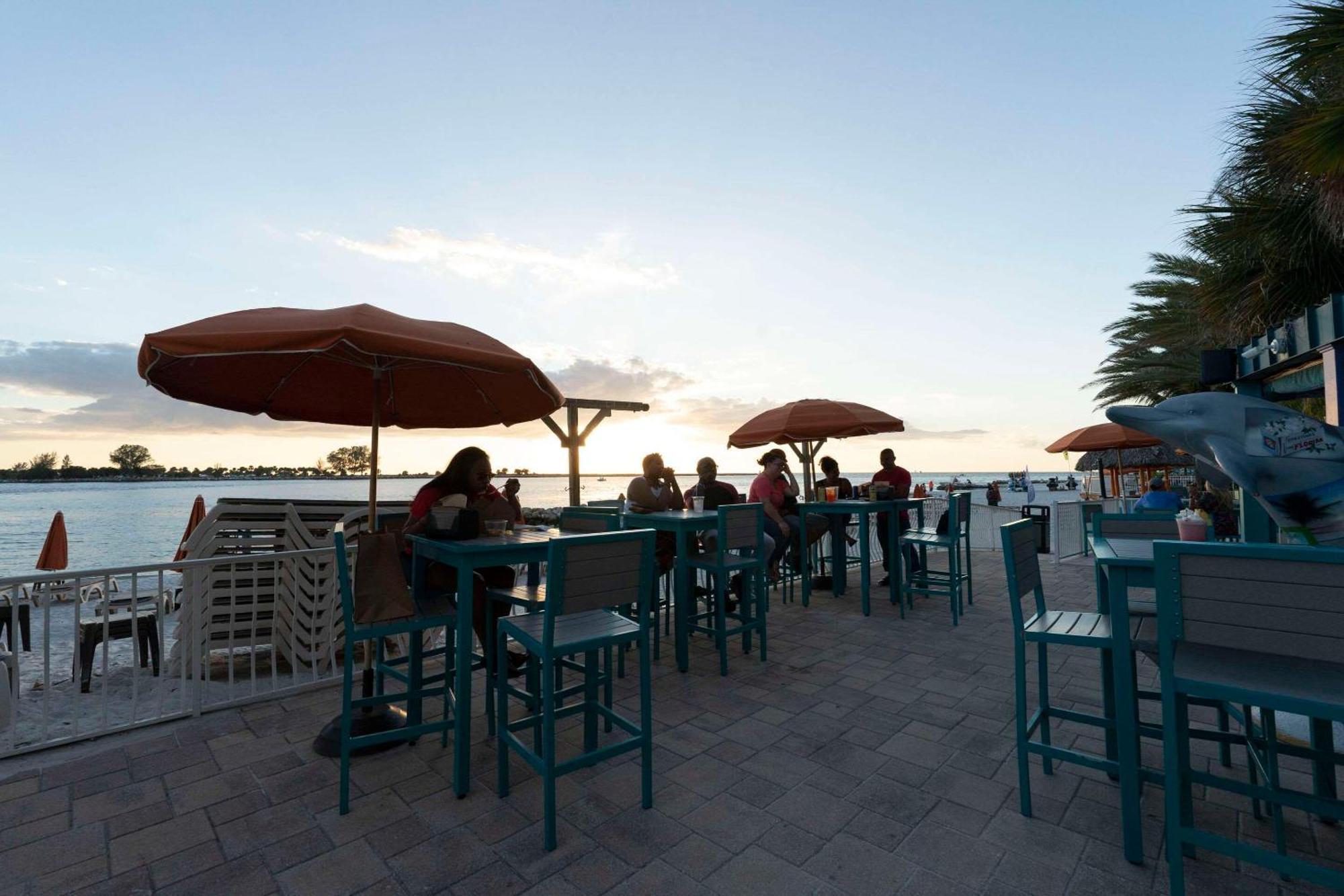 Winter The Dolphin'S Beach Club, Ascend Hotel Collection Clearwater Beach Extérieur photo