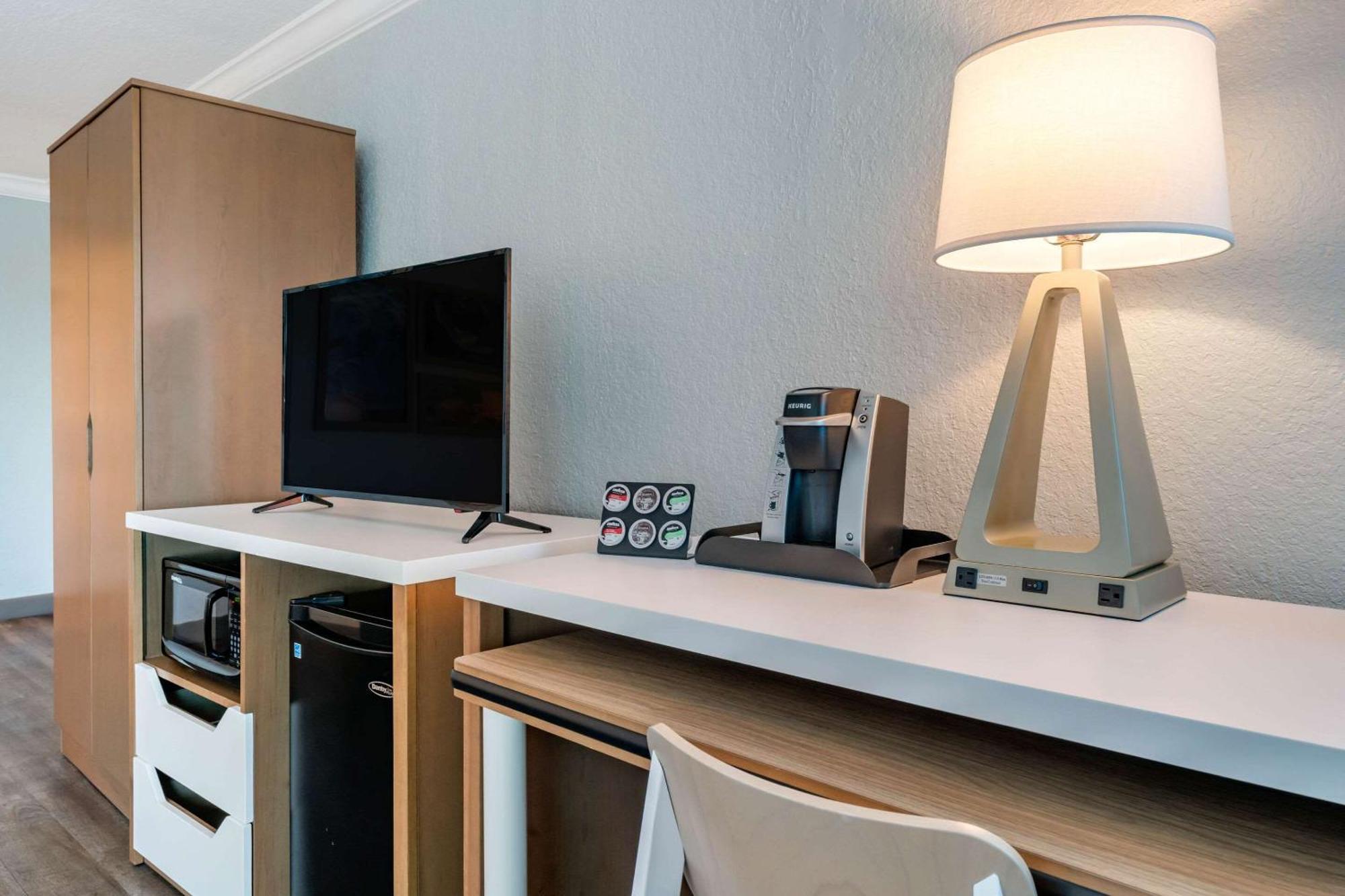 Winter The Dolphin'S Beach Club, Ascend Hotel Collection Clearwater Beach Extérieur photo